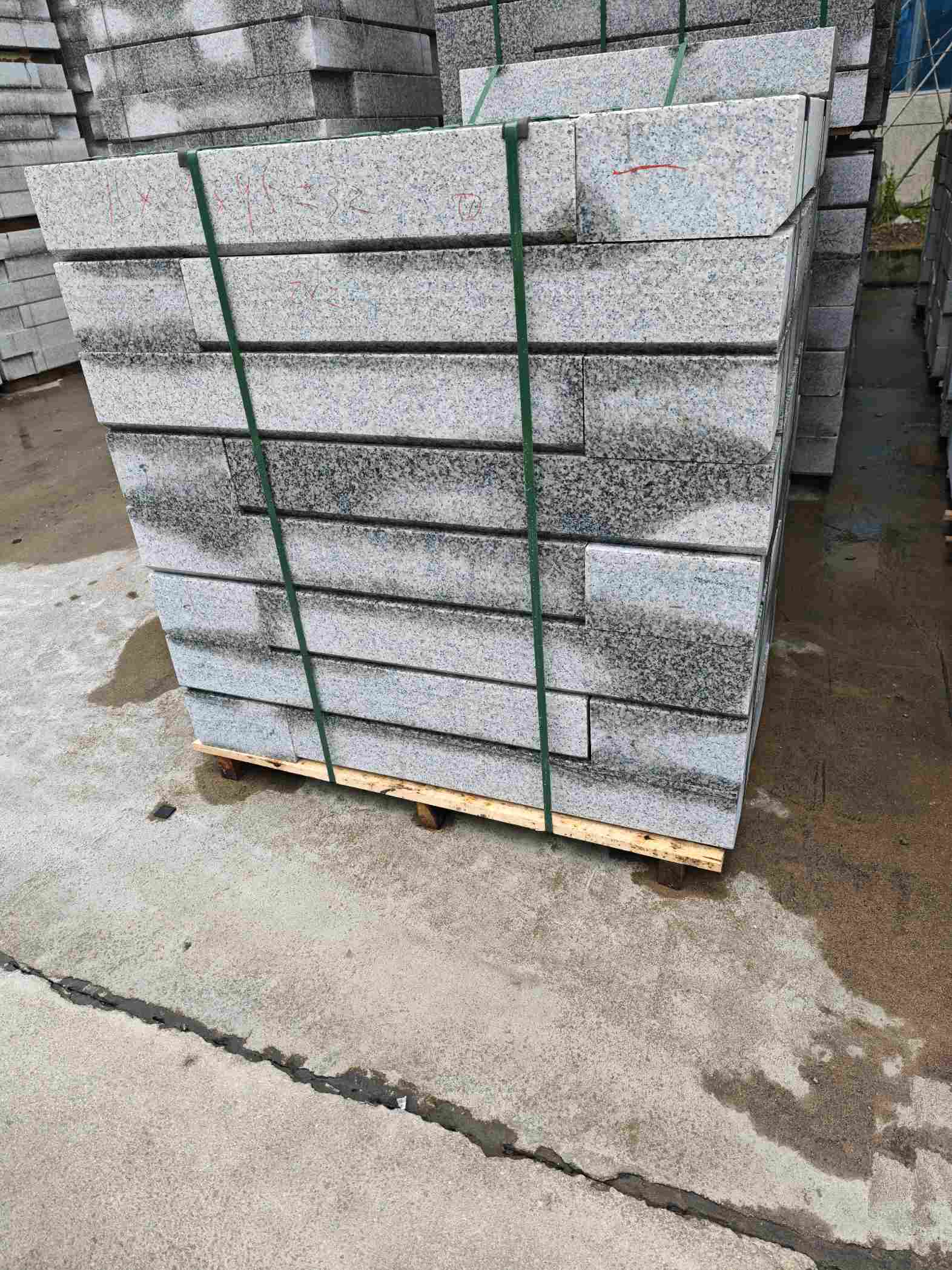 芜湖芙蓉白路牙石，马路牙子